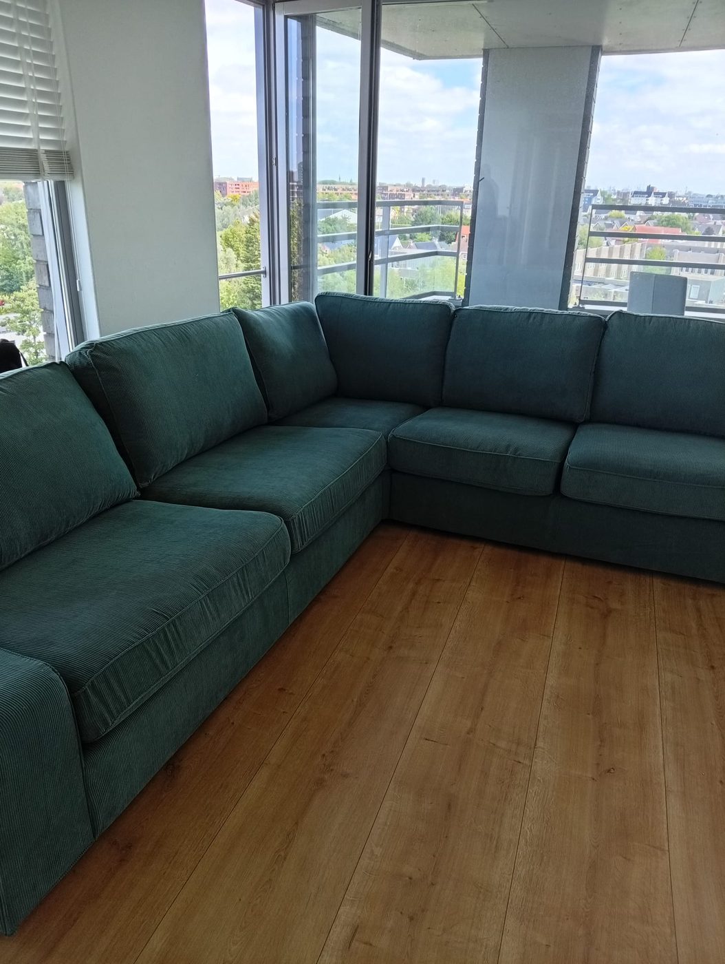 Grote hoekbank in groen velours