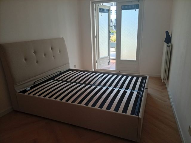 Opbergbed met gecapitonneerd hoofdbord